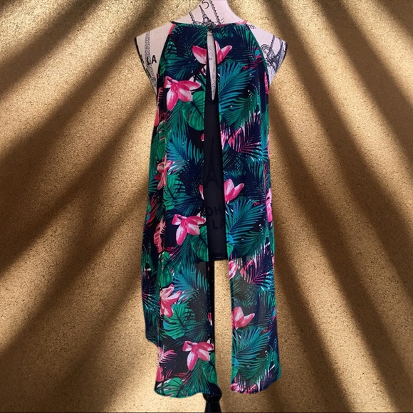 Hibiscus 🌺 floral vacation top SMALL - Picture 1 of 6